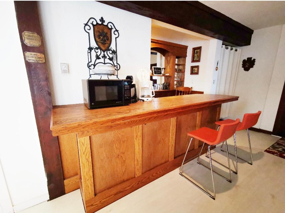 Walkon Waterfront Castle Cove Inn Chemainus Bagian luar foto