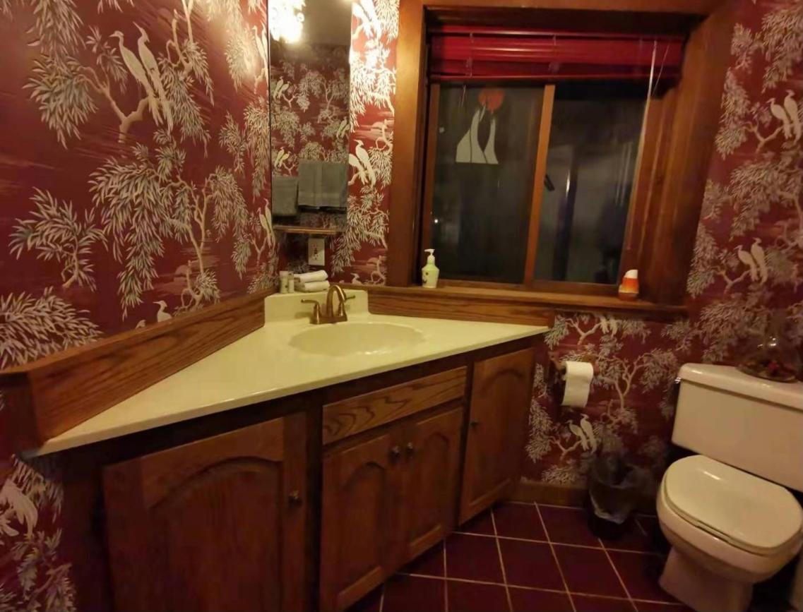 Walkon Waterfront Castle Cove Inn Chemainus Bagian luar foto