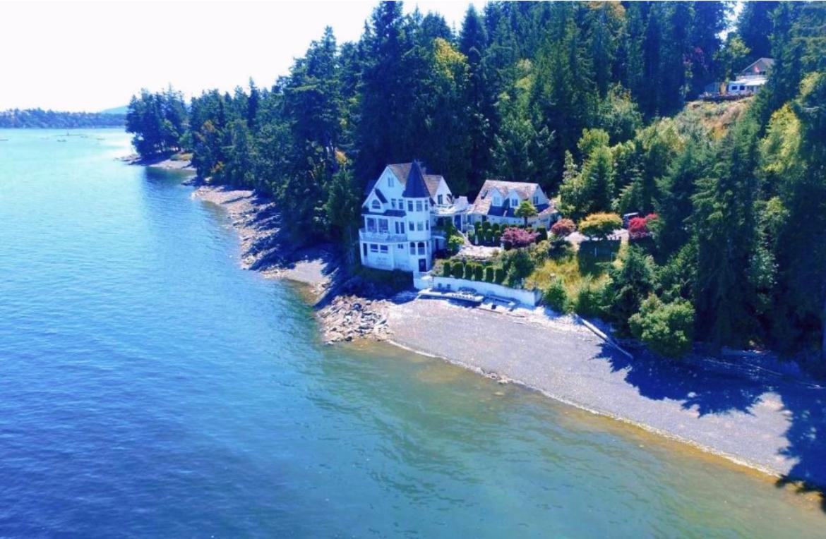 Walkon Waterfront Castle Cove Inn Chemainus Bagian luar foto